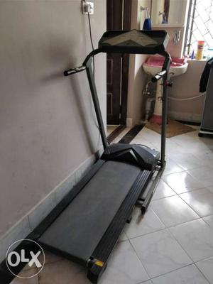 Magnum Black And Gray Automatic Treadmill