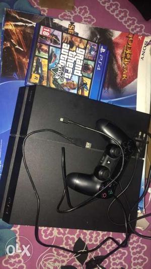 PS4 console 1 TB with 3 games and one controller