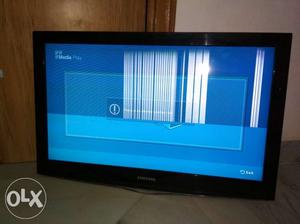 Samsung LCD TV 32 inch with slightly display