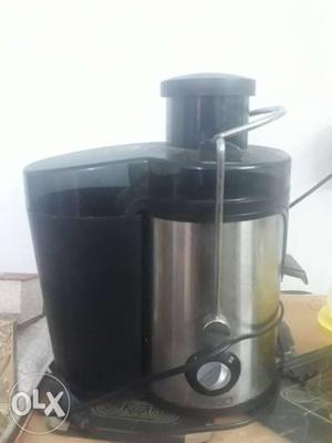 Usha juicer. brand new condition with all