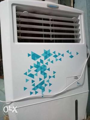 White Electric Ice Maker