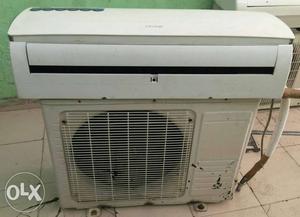 White Split-type Air Conditioner And Condenser