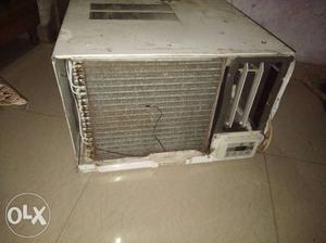 White Window-type AC