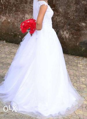 Beautiful wedding gown with Hair net, hand gloves