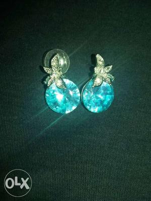 Blue and white stoned earing