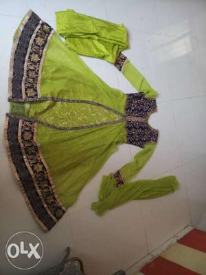 Hey i want to sell my new anarkali dress. its in