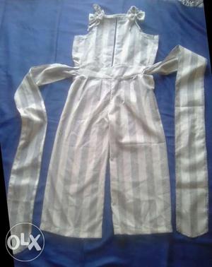 Jumpsuit for 6to 7 year girl any kind of