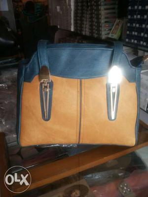 Ladies shoulder bag with double compartment come