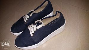Navy blue sneakers size 6