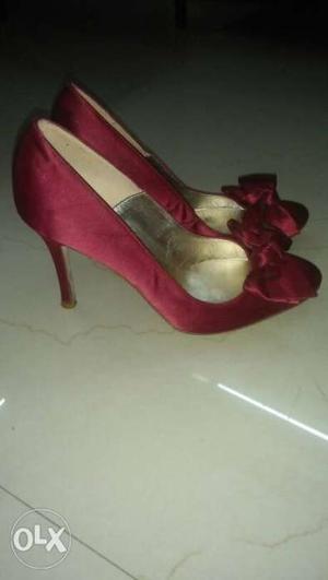 Pair Of Red Bow-accent Stiletto Shoes