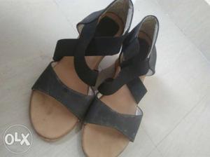 Rarly used sandals size 37