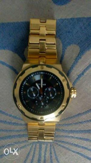 Round Gold-colored Chronograph Watch With Link Band