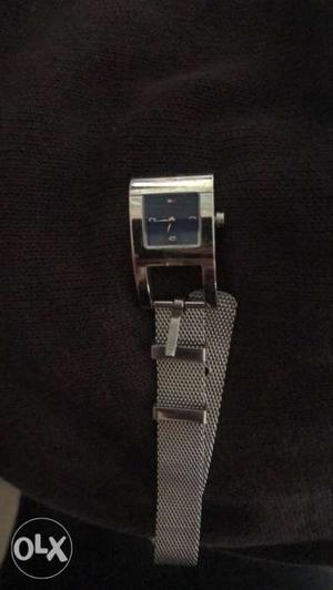 Tommy Hilfiger ladies watch with nice silver band like