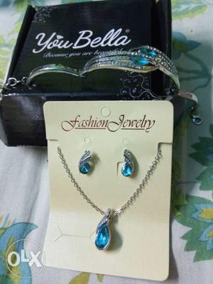 Unused Silver And Blue Gemstone Pendant Necklace