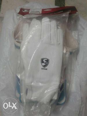 Pair Of White Gloves Pack