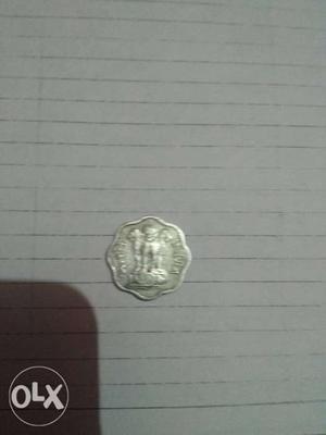 Round Silver-colored Scallop Edge Coin