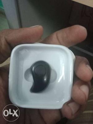 Small Bluetooth earphone