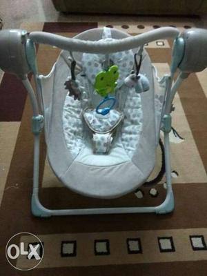 Automatic kids rocker with music, safety belt n