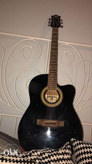 Black auto tuning guitar, 4 months old. Used