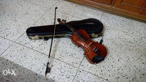 Brown colour Violin. Beginner's Violin. Extremely good