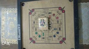 Carrom board with carrommen