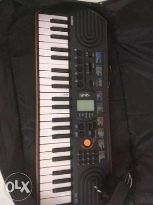 Casio keyboard SA-76 with charger and cover bag