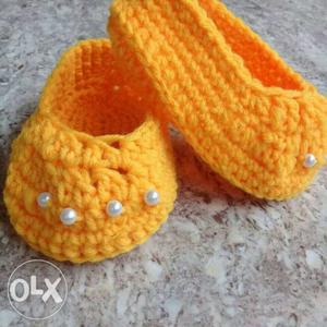 Crochet baby booties up to 1 yr.any colors.