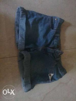 Girls jeans shorts for 7 to 8 years, in very