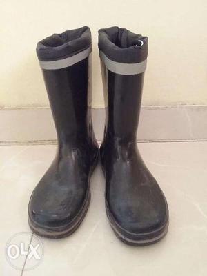 Gumboot pair for 6 to 8 years kids Size: Eu 32/1