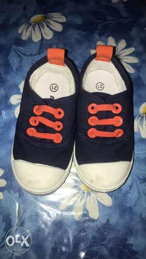 Kids shoe brand new. size 21. brand: max. actual
