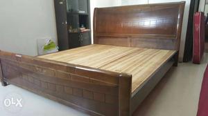 King size wooden cot in good condition. Cost price 35k, 5