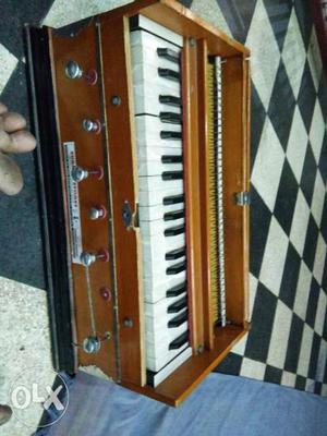 Only 1 year use harmonium very best condition