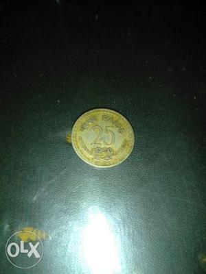 Round Gold-colored 25 Paise Coin