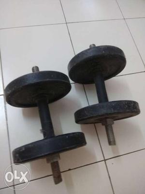 Two 2kg pairs dumbbell available in Shapoorji