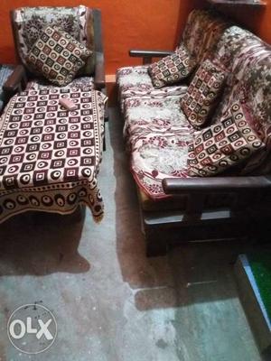 Urgent sell 5 seater Sofa set with center table