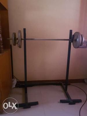 WEIGHT LIFTING SET: weight lifting rod along with