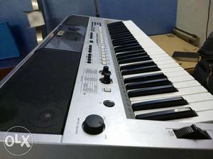 Yamaha psr-I455 musical keyboard one year old