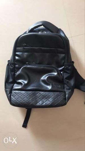 2 month old black Gear bag. perfect condition
