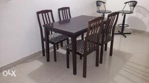 4 seater dining set made of rubber wood. Seats