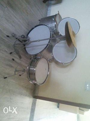 5 piece drum kit.. excellent condition..