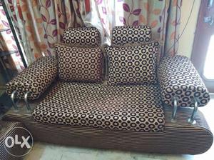 7 seater sofa set with cushions. fully maintaied