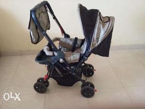 Baby pram in very good condition all wheels,