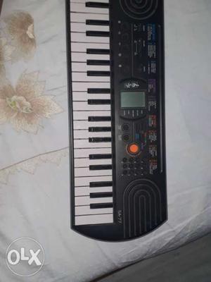 Black Electric Keyboard