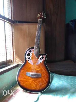Brown Single-cutawat Acoustic Guitar
