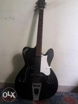 Gibtone guitar in a very good condition. Plz call