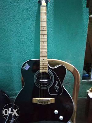 Givson acuistic guiter..1 month old..