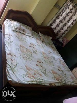 White-green-and-brown Floral Bedspread Set(New mattresses)