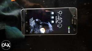 Asus Zenfone 5 Super Phone Display Has Cracked