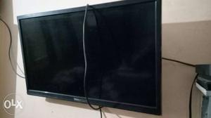 Good Condition (Weston) 32 inch with remote & table stand