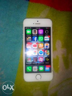 Iphone 5s 16 gb 1 year old mint condition with